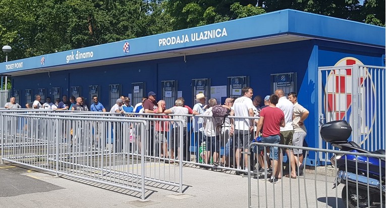 Na Maksimiru redovi za Dinamove godišnje karte